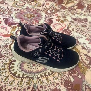 Girls navy blue sketchers size 3 1/2 with memory foam